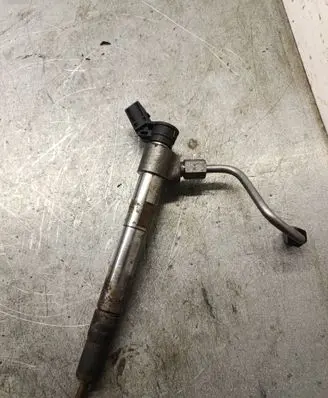 Hyundai Tucson TL Fuel injector 338002U000