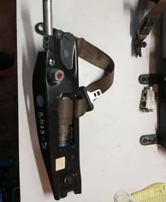 Volvo S80 Front seatbelt 39818792