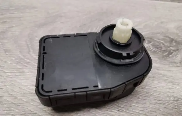 Mercedes-Benz E W210 Headlight level adjustment motor 00745700