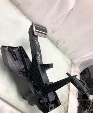 Opel Astra L Brake pedal 9832495680