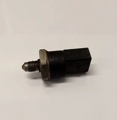 Volkswagen Golf V Fuel pressure sensor 06D906051A