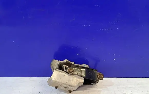 Volvo XC70 Engine mount bracket 31277314