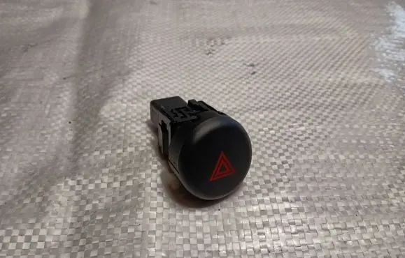 Nissan Juke I F15 Hazard light switch PA66GF8