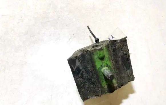Engine mount bracket