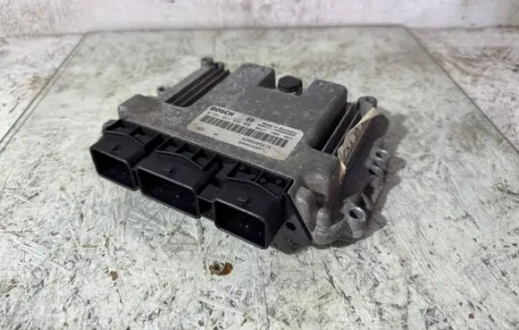 Nissan Primera Engine control unit/module 0281011436 8200305678 8200313303