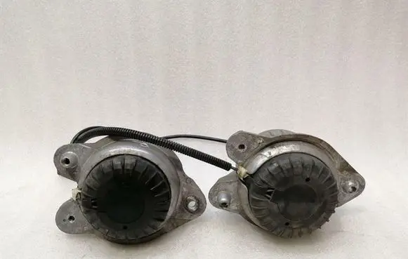 Mercedes-Benz S W222 Engine mount bracket A2222407617