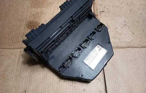Mercedes-Benz E C207 W207 Fuse module A2129008307 A2129020603 A2129016100