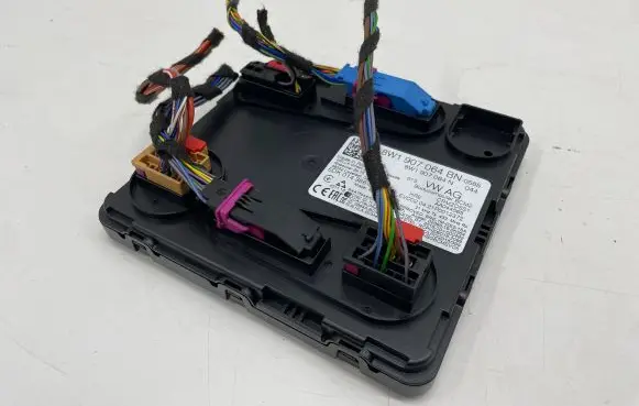 Audi A4 S4 B9 8W Central body control module 8W1907064B