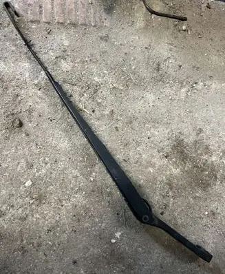 Opel Frontera B Front wiper blade arm