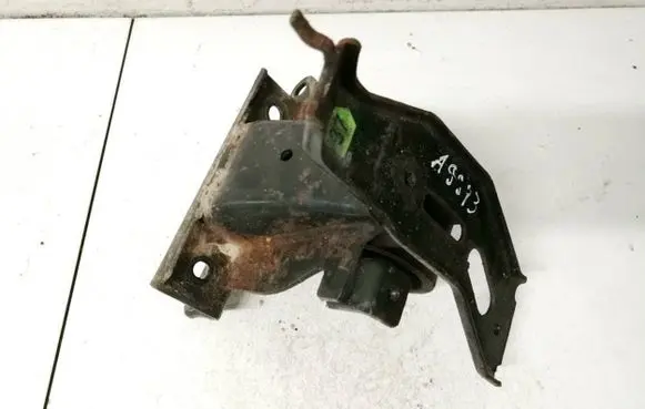 Engine mount bracket