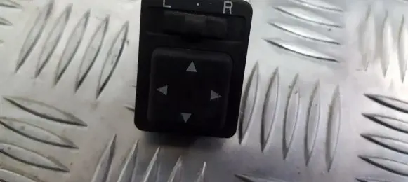 Toyota Avensis T220 Wing mirror switch 8487005020 84870-05020
