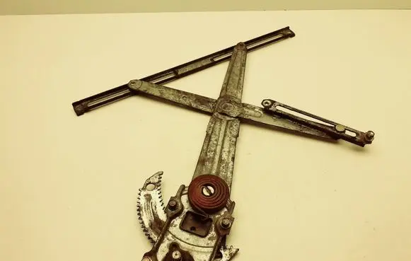 Toyota Land Cruiser (FJ60) Front door manual window regulator 