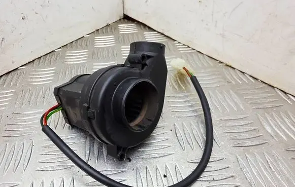 BMW 5 E39 Engine control unit/module fan 1745182 12901745182 0130002831