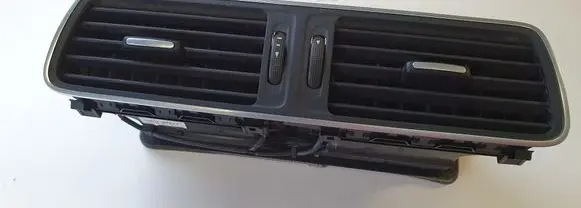 Volkswagen PASSAT B7 Dash center air vent grill