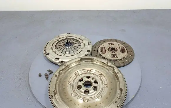 Nissan Atleon Clutch set kit 05E105266B