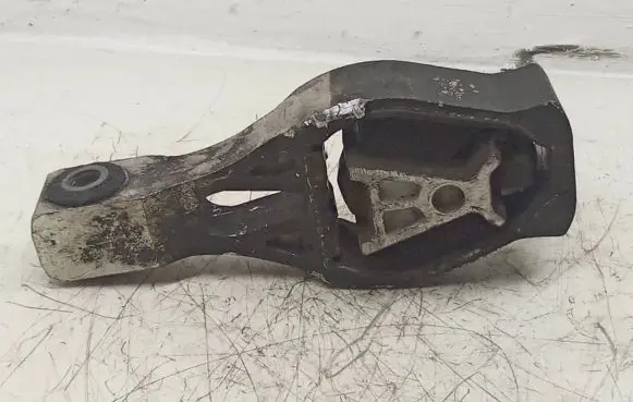 Citroen C4 Grand Picasso Engine mount bracket 141630847 9805734780