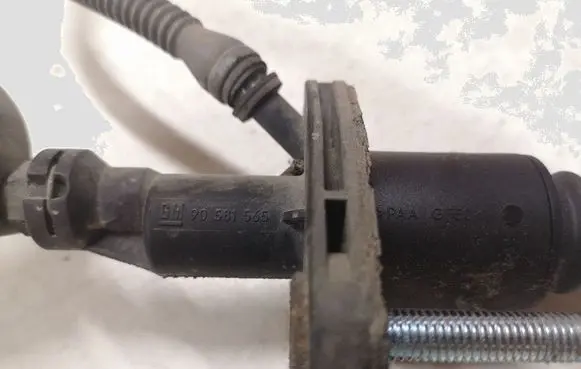 Opel Zafira A Clutch master cylinder 90581565