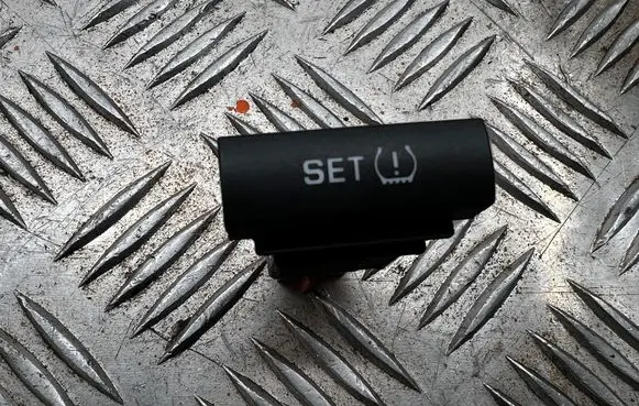 Skoda Octavia Mk2 (1Z) TPMS reset button 1Z0927127C