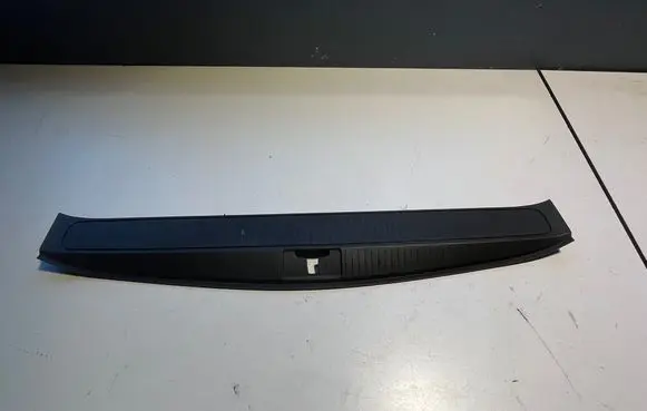 Trunk/boot sill cover protection