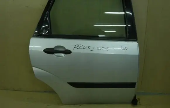 Ford Focus Rear door