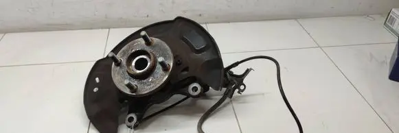 Toyota Yaris Front wheel hub spindle knuckle 400013