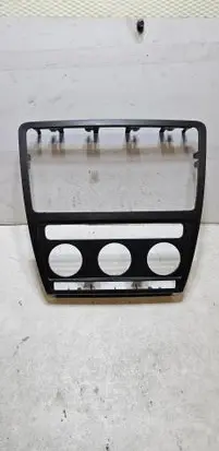 Skoda Octavia Mk2 (1Z) Radio/GPS head unit trim 1Z0858069A