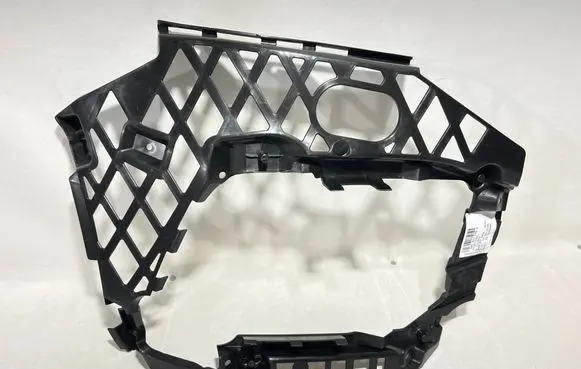 Volkswagen PASSAT B8 Front bumper mounting bracket 3G0807178E