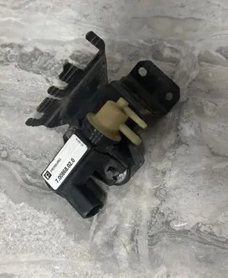 Volkswagen Transporter - Caravelle T5 Turbo solenoid valve 700868020 1K0906287U