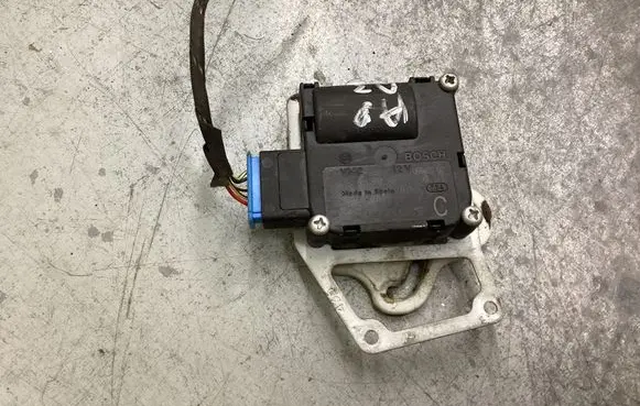 Audi A8 S8 D3 4E Air flap motor/actuator 0132801369 4F0820511B CZ1168803710