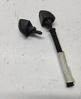 Windshield washer spray nozzle
