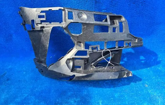 BMW 8 G14 Front bumper mounting bracket 7420882