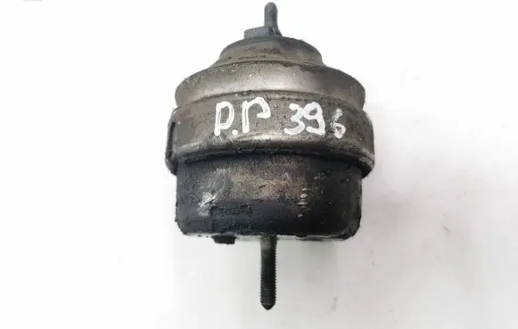 Volkswagen PASSAT B5 Engine mount bracket 8D0199382L 8D0199379R