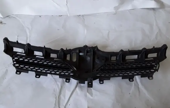 Toyota Corolla Verso AR10 Front bumper upper radiator grill 531110F030 531110F040