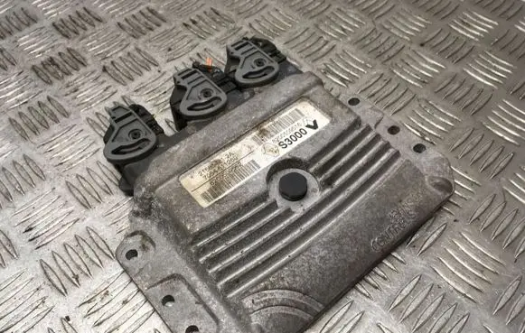 Renault Megane II Engine control unit/module 215854212A 8200509516 7054811260