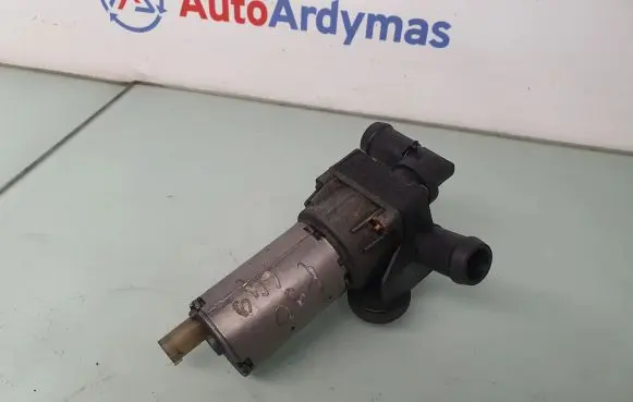 BMW 3 E90 E91 Coolant heater control valve 6928246 64116928246