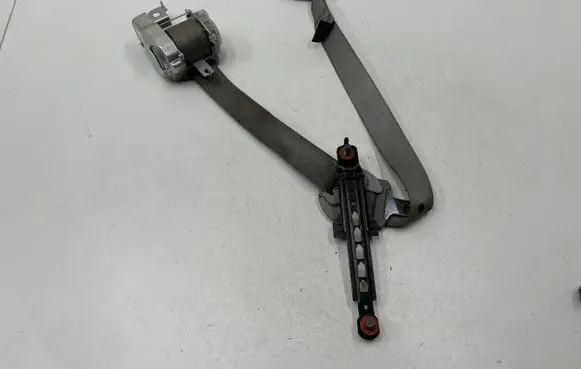 KIA Carens II Front seatbelt 045418