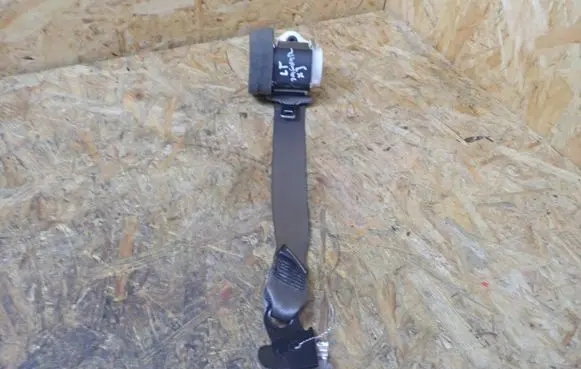 Jaguar XJ X351 Rear seatbelt 
