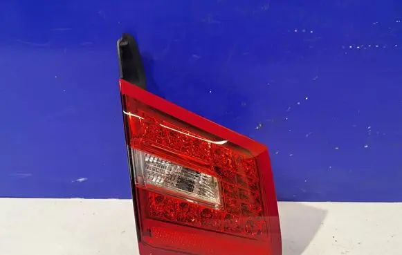 Mercedes-Benz E C207 W207 Tailgate rear/tail lights A2078200364
