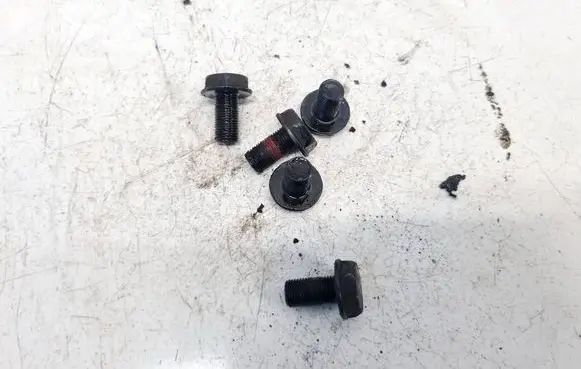 Volkswagen Polo IV 9N3 Nuts/bolts 