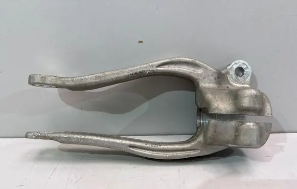BMW M8 F93 Gran Coupe Lower shock absorber bracket 6861199