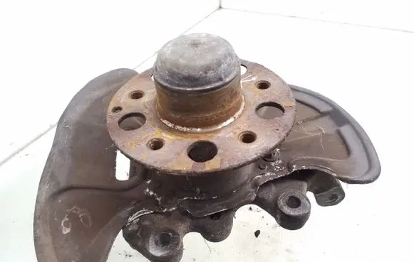 Mercedes-Benz C W203 Front wheel hub spindle knuckle 20900