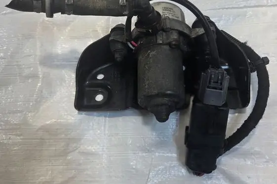 Opel Zafira C Vacuum pump 13343961