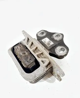 BMW 2 F45 Engine mount bracket