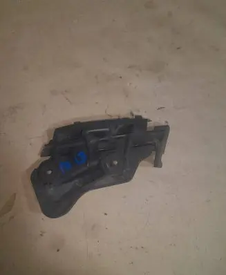 Volkswagen Golf Plus Front bumper mounting bracket 5M0807184