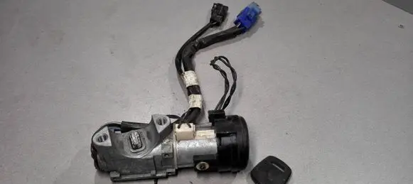 Subaru Impreza II Ignition lock 88215AE000 X1T25172