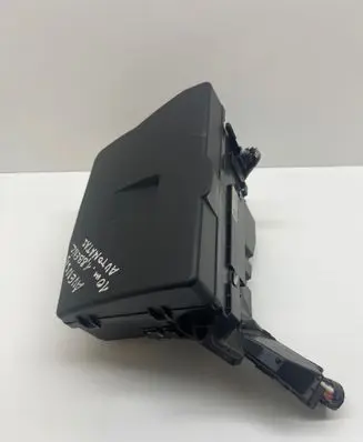 Toyota Avensis T270 Fuse box set 8211105G21