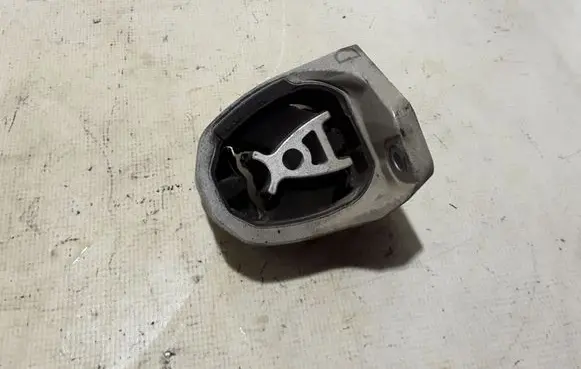 Volvo XC60 Engine mount bracket 31480553