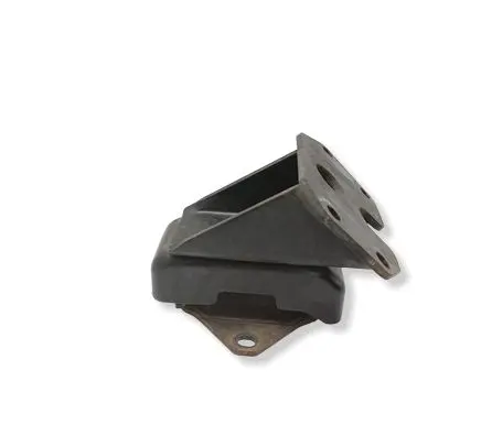 Mitsubishi L200 Engine mount bracket 