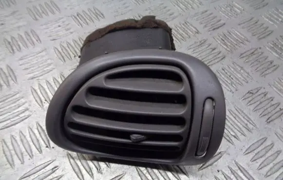 Peugeot 206 Dashboard side air vent grill/cover trim