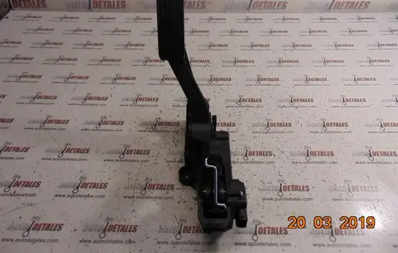 Mercedes-Benz B W245 Accelerator throttle pedal A1693000204